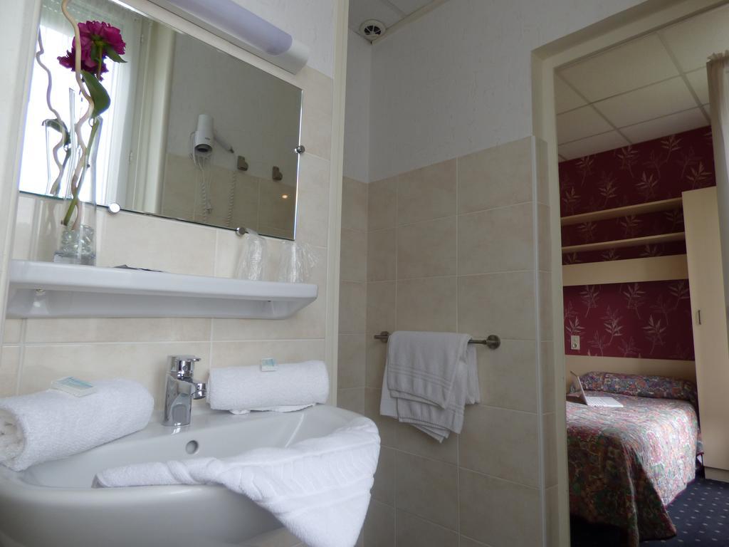 Hotel Saint Jean Vals-les-Bains Exterior photo
