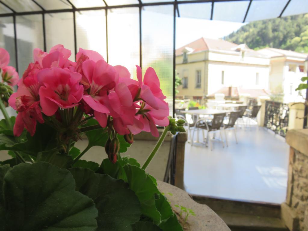 Hotel Saint Jean Vals-les-Bains Exterior photo